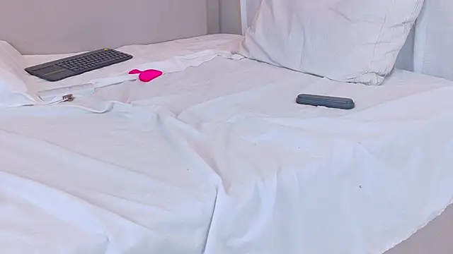 Darlyn_tenderhot__ webcam