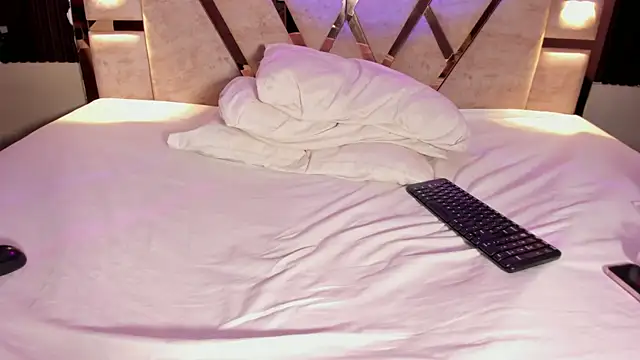 Athenea_Mills webcam