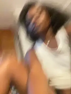 Webcam Model (Dellah27)  is live.Free join now!