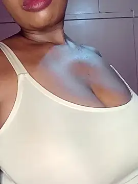 Luciouslips00 webcam