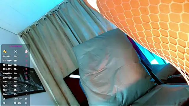 katha_Crawford webcam