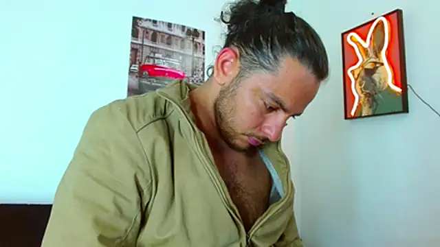 tuyo1995 live sex cam