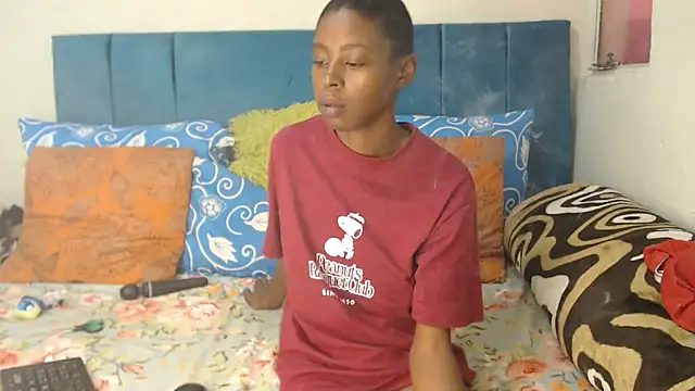 SweetSlenderChoc webcam