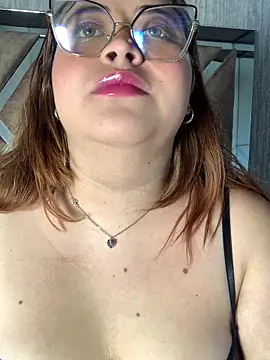 ZoeBennett_Pink webcam