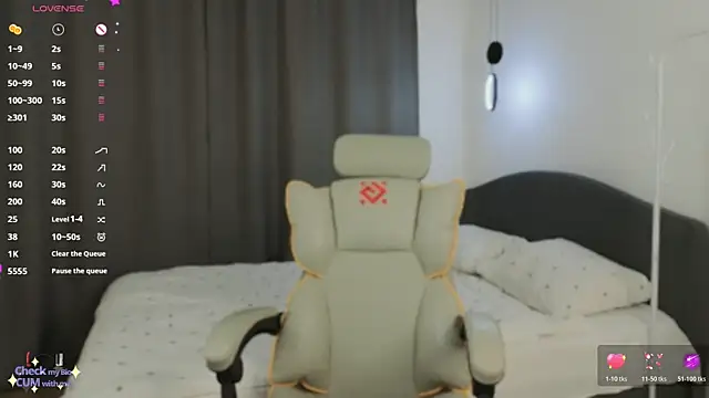 mowalova - Mowalova's free webcam - UK Sex Cams