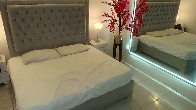 Juliieta_gray webcam