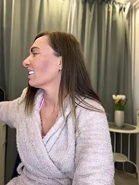 Webcam Model (DivineAmely)  is live.Free join now!