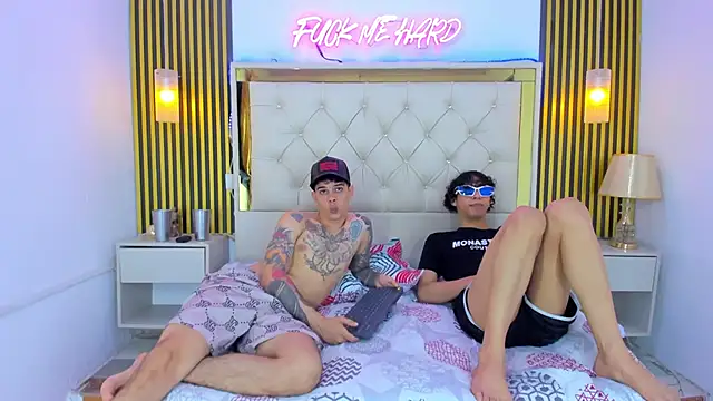 Adventurous_Boys webcam