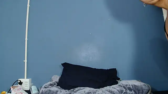 Sweet-Bella17 webcam