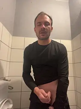 Adventurehotman webcam