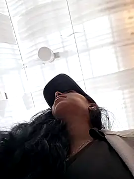 luianna (F young) - Take off my shirt and oil my tits 🤤💦🤤