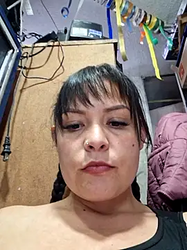 niidia (F young) - Show boobs stranger in shop