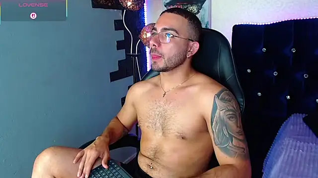 adamhairy (M young) - totally naked