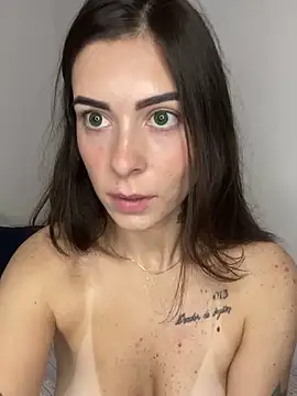 fer-nanda (Ask my age) - Tirar e botar plug no c🌸