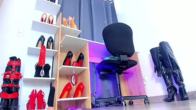 MIss_Kendall_ webcam