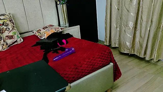 NikiEvanz webcam