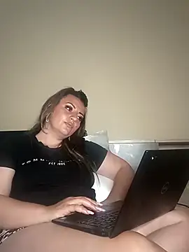 Sweetredvelvet Stripchat cam model