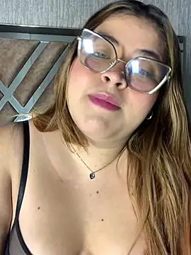 ZoeBennett_Pink webcam