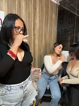 Antonella_Julieta webcam