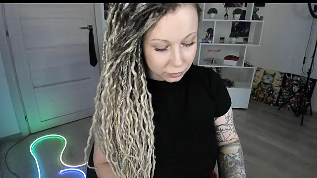 HoneySallyMoore live sex cam