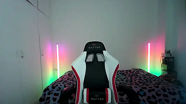 HoneyValentine webcam