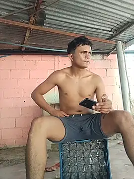 HOTRAINYGOLDEN webcam