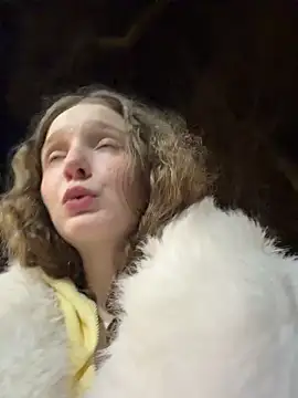 outside_rosy Live Webcam on Stripchat