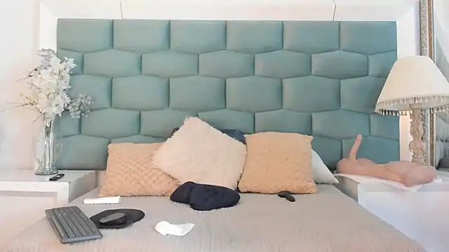 MiaMancini webcam