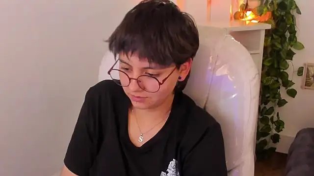 nathaly_ds (F teen) - pussy close