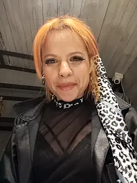 cataleya_16 (F young) - Off Bra in public