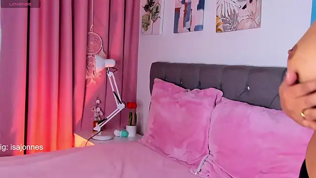 isajonnes18 - Isajonnes18's free webcam - UK Sex Cams