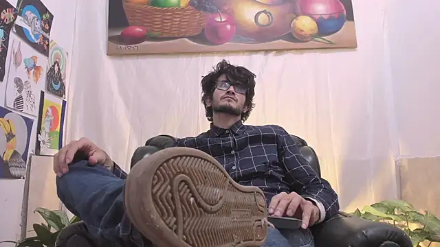 loggan_donnelly (Ask my age) - naked