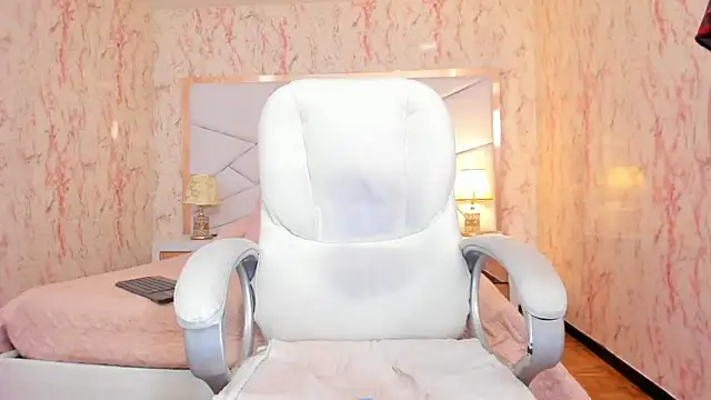 Emily_Whinfre webcam