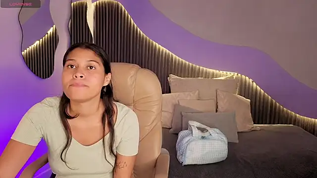 hot_little_bunny webcam