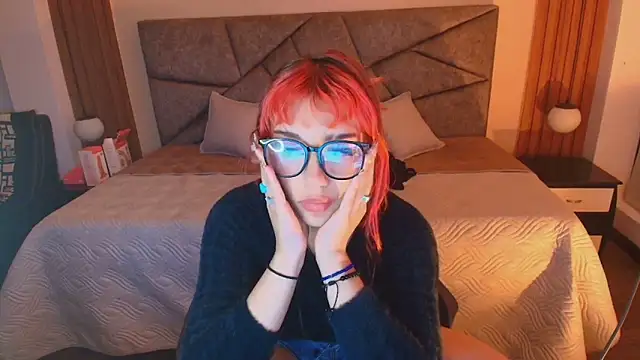 Laracooper_ Stripchat cam model