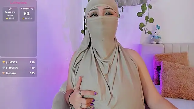_Amirah Stripchat cam model