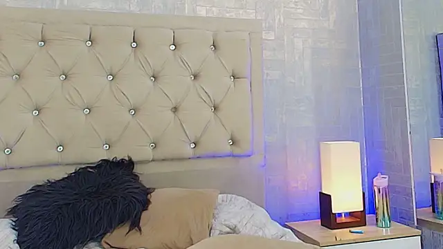 Isisnovafg Stripchat cam model