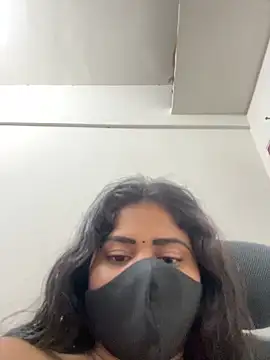 sexy-riyaa43 webcam