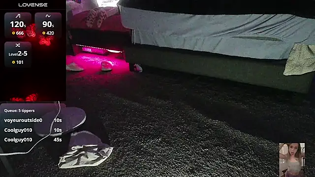 Blondiewithanass webcam