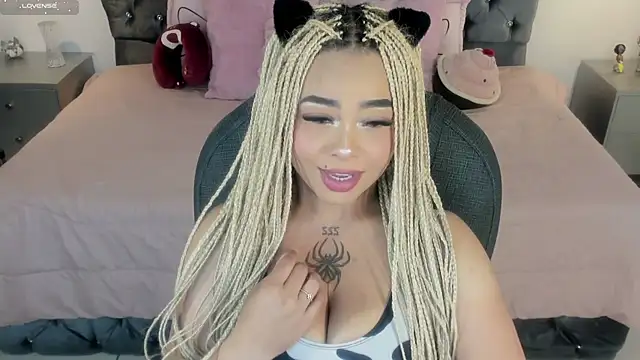 conny__curly webcam