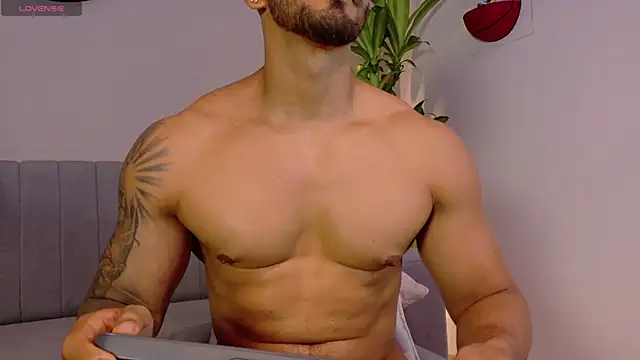 tony_muscle webcam