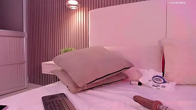 annie_clarkson webcam