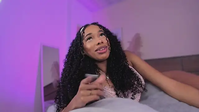 KaryMooon webcam