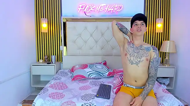 Adventurous_Boys webcam