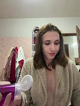 Irresistible24 Stripchat cam model