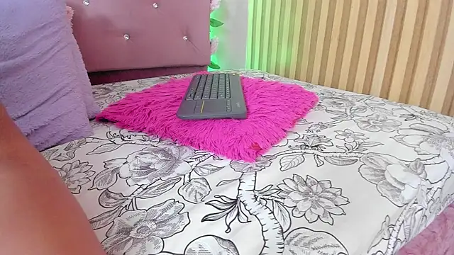 lovely__kiss__ webcam