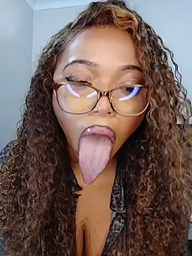 Webcam Model (Sugartonguexx)  is live.Free join now!