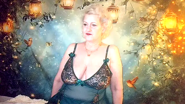 Blondie_the_librarian webcam