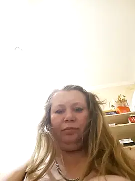 KiraStanton