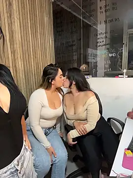 Antonella_Julieta webcam